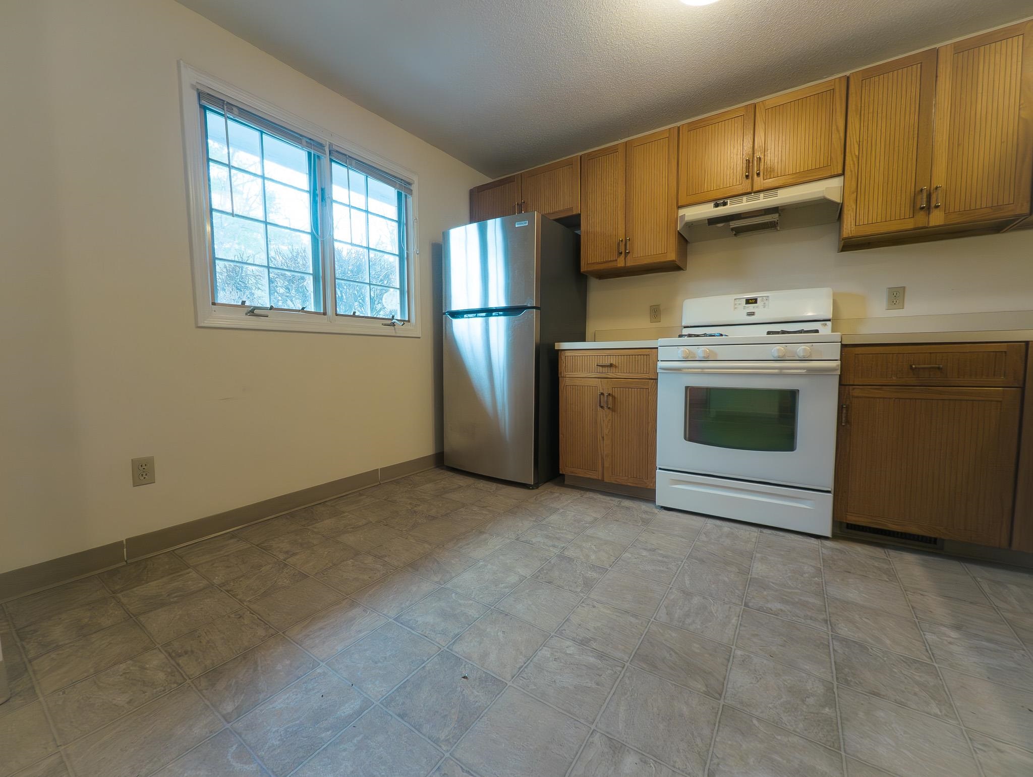 58 Merrimack Dr, Merrimack, NH 03054