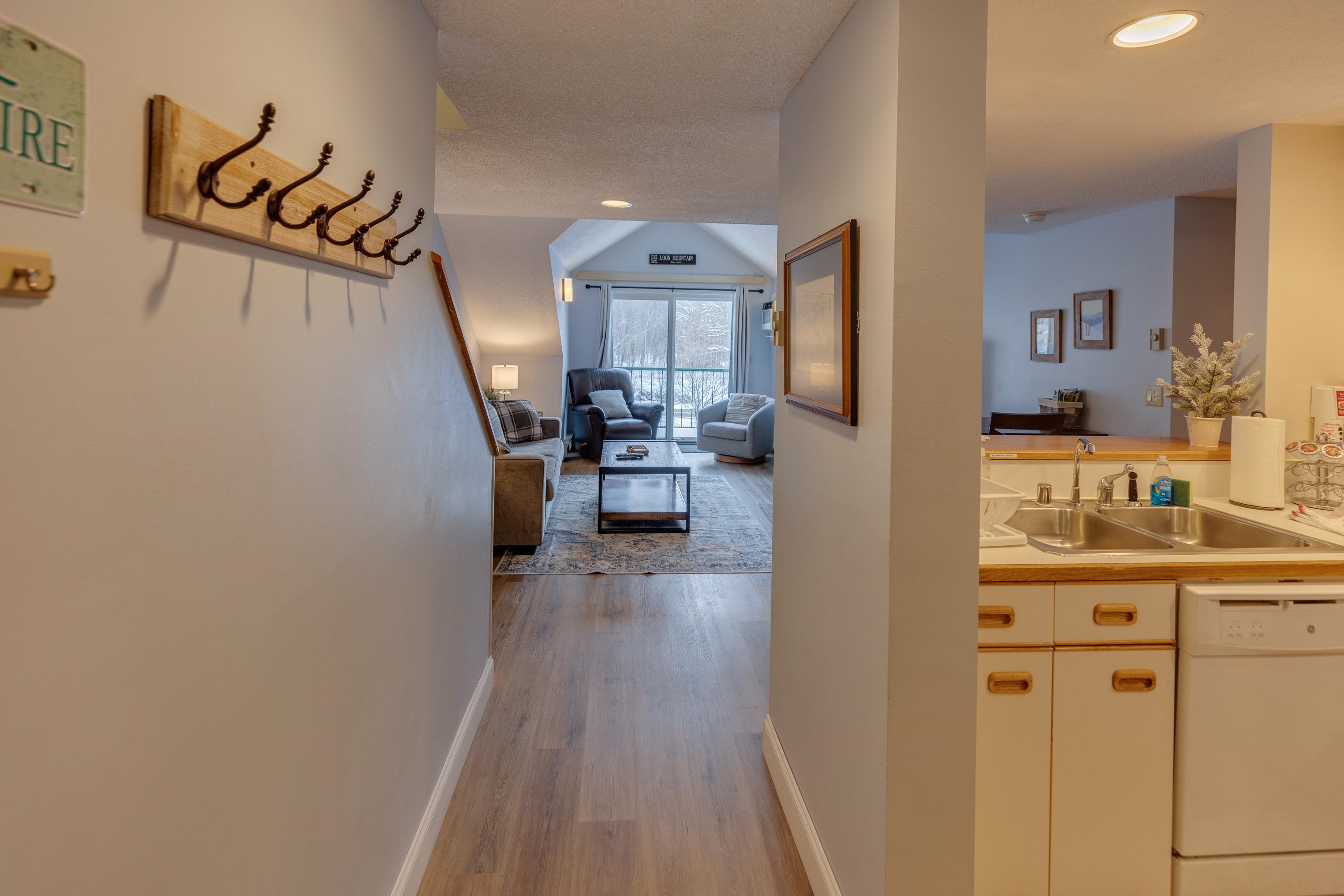 48 Cooper Memorial Dr, Lincoln, NH 03251