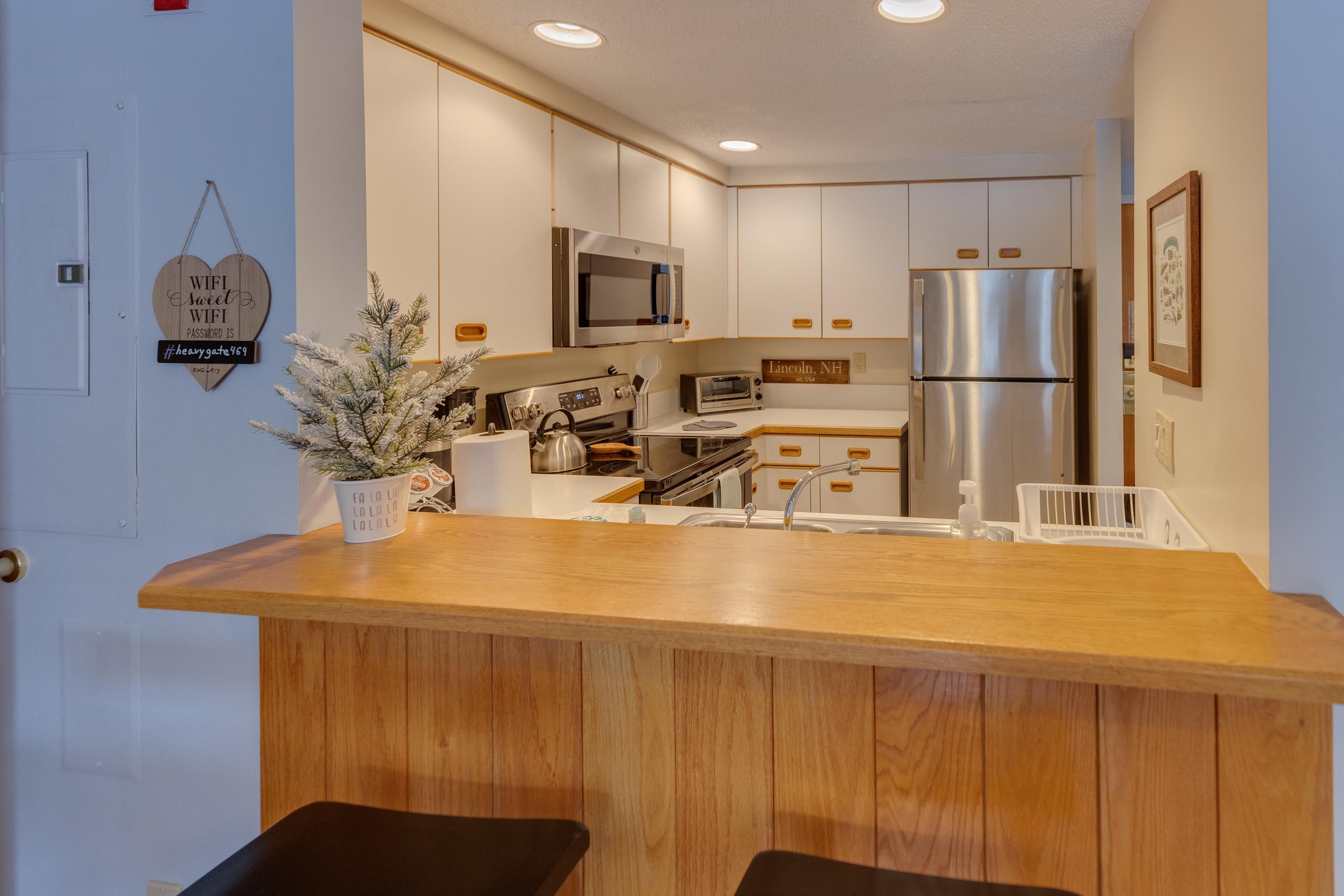 48 Cooper Memorial Dr, Lincoln, NH 03251