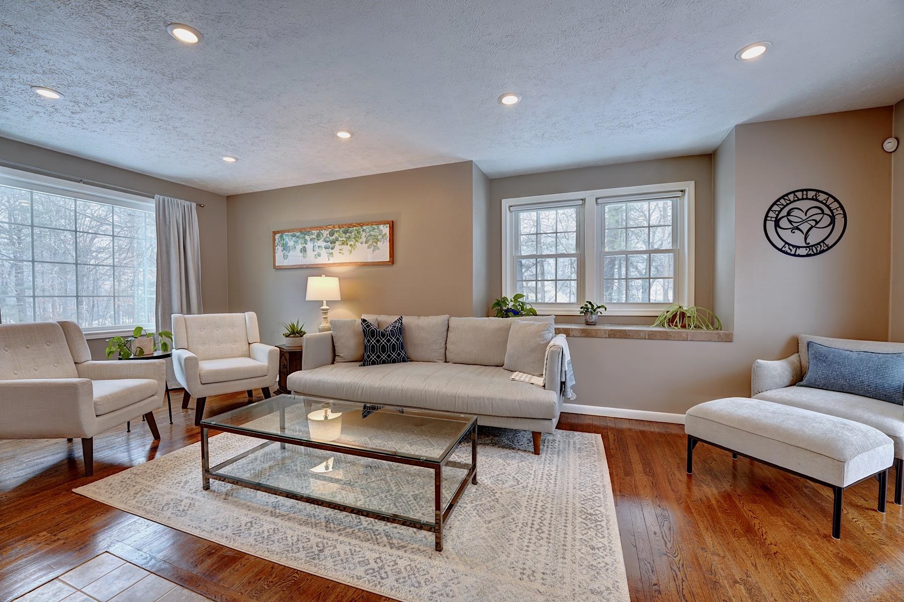 137 Winterwood Dr, Londonderry, NH 03053