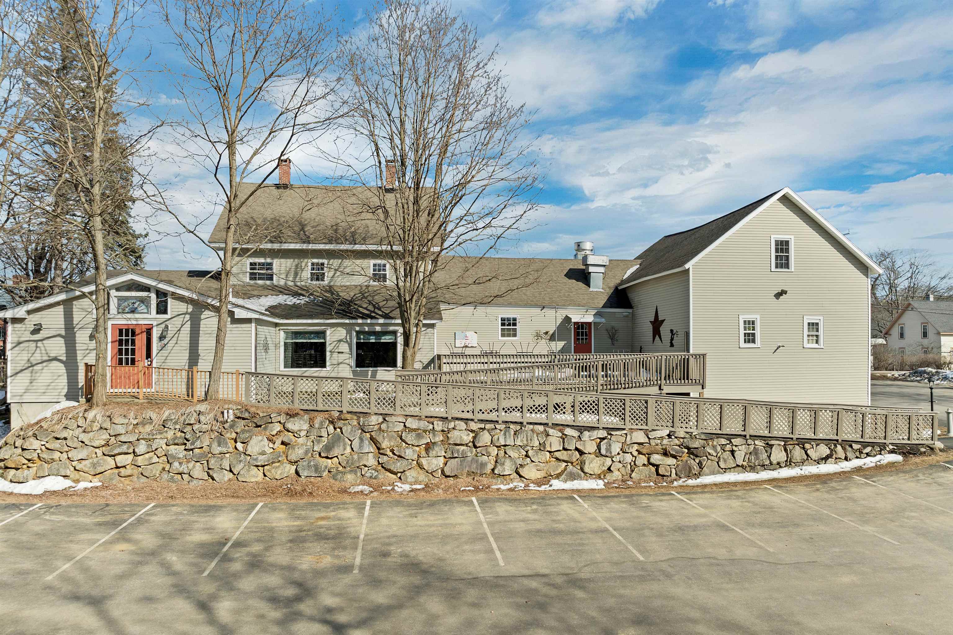 41 Park St, Northfield, NH 03276