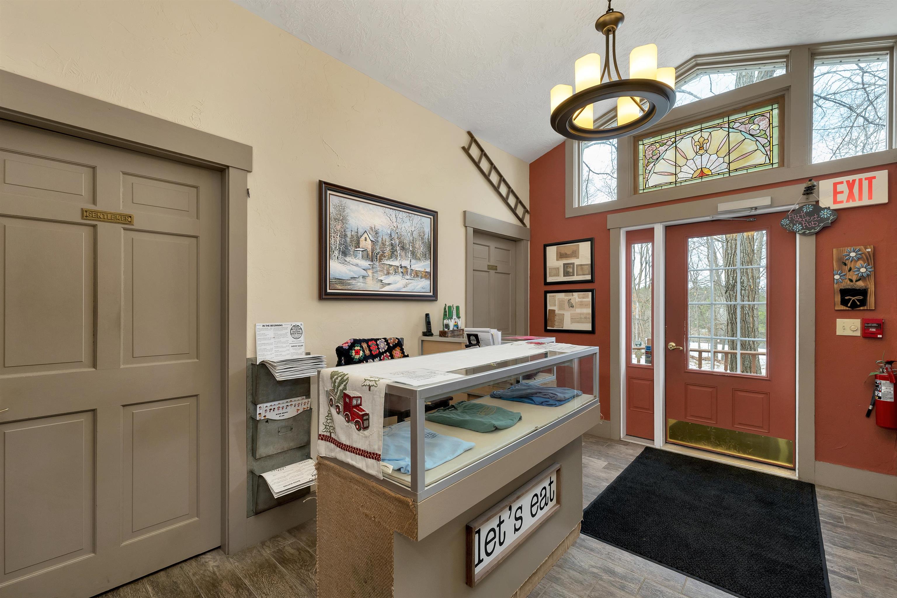 41 Park St, Northfield, NH 03276