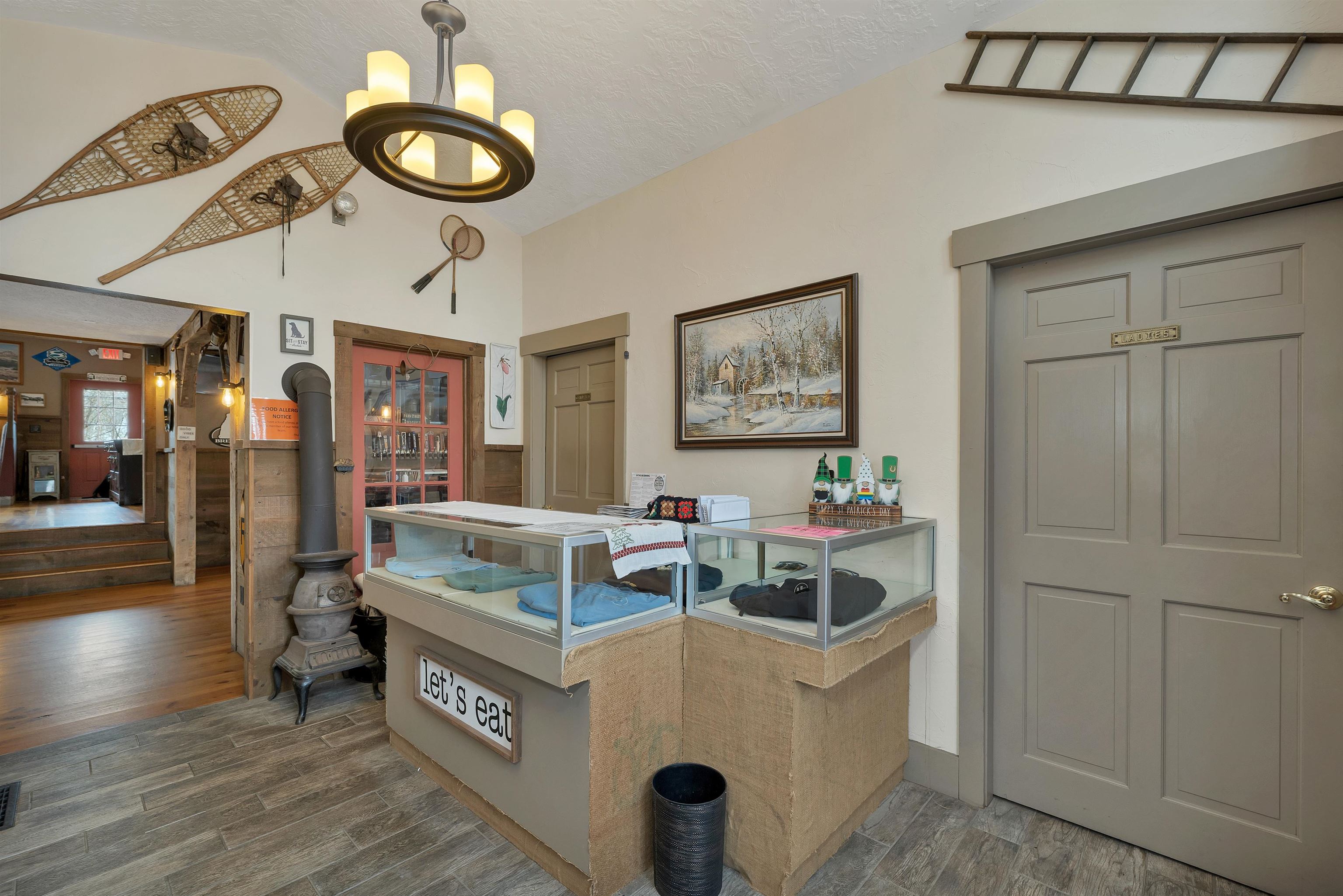 41 Park St, Northfield, NH 03276