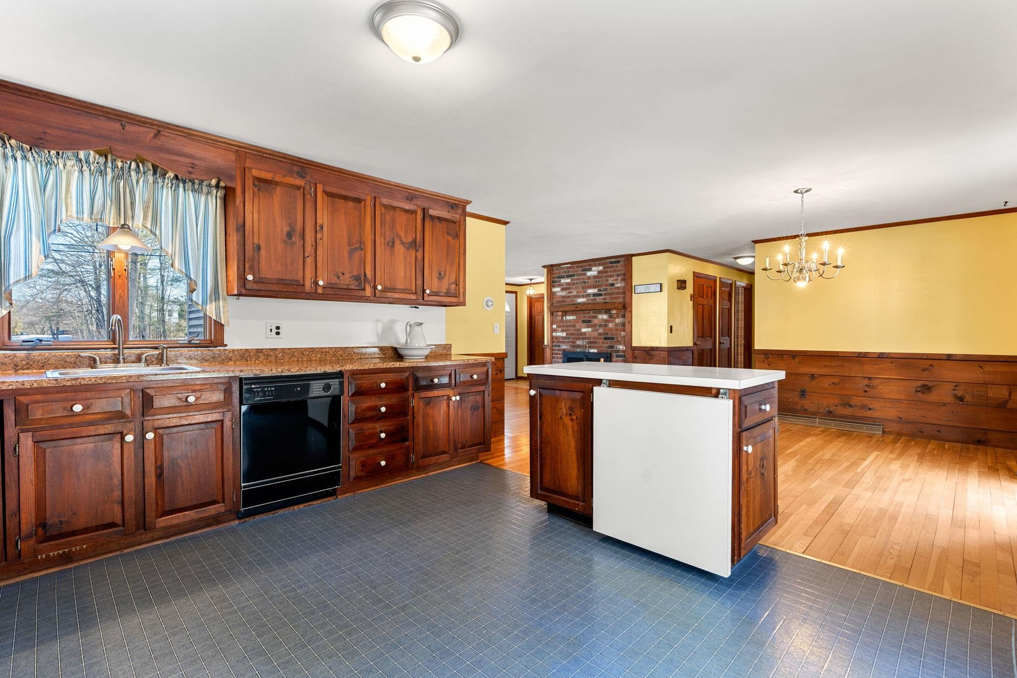 30 Josephine Dr, Hampton, NH 03842