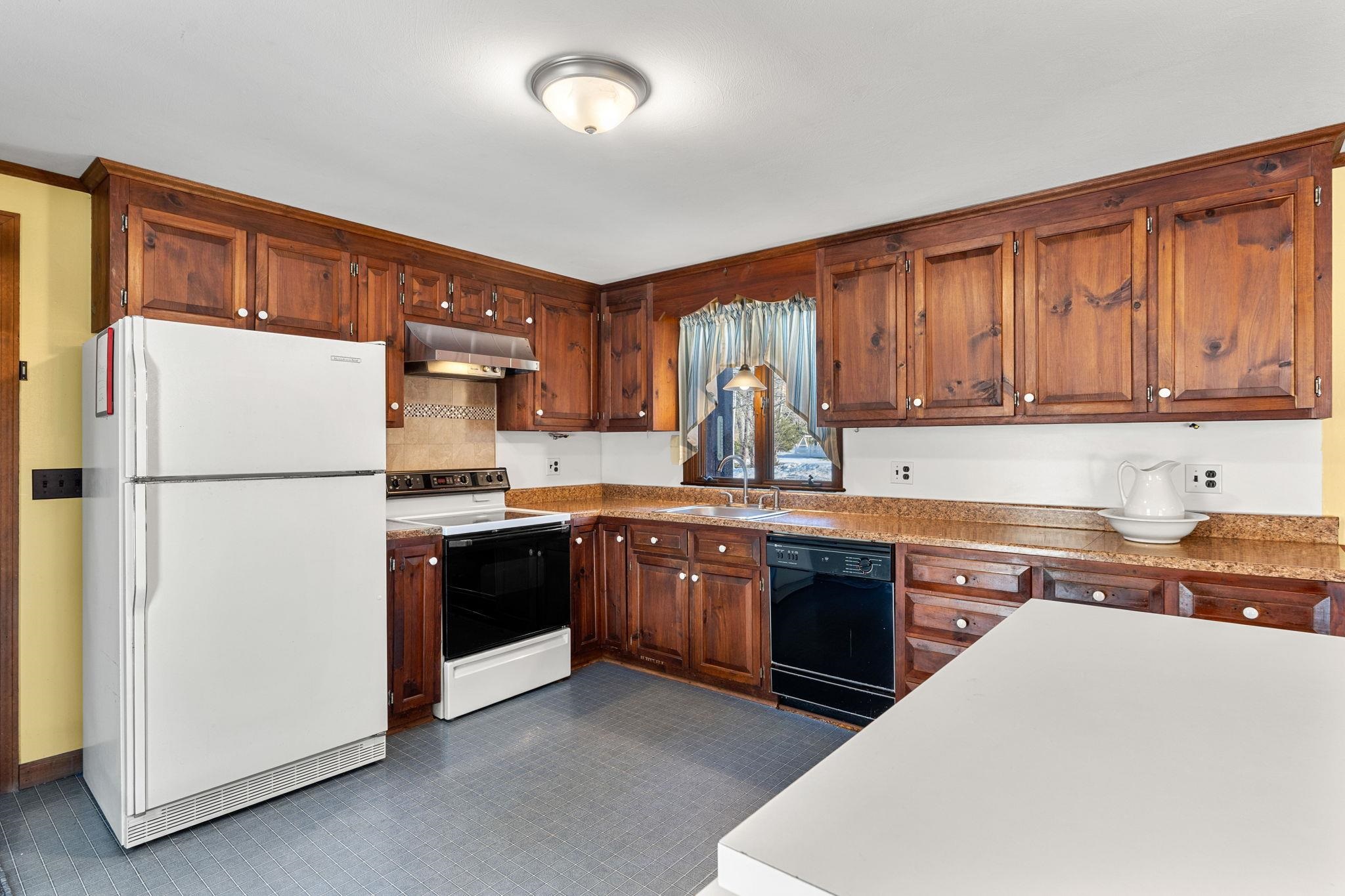 30 Josephine Dr, Hampton, NH 03842