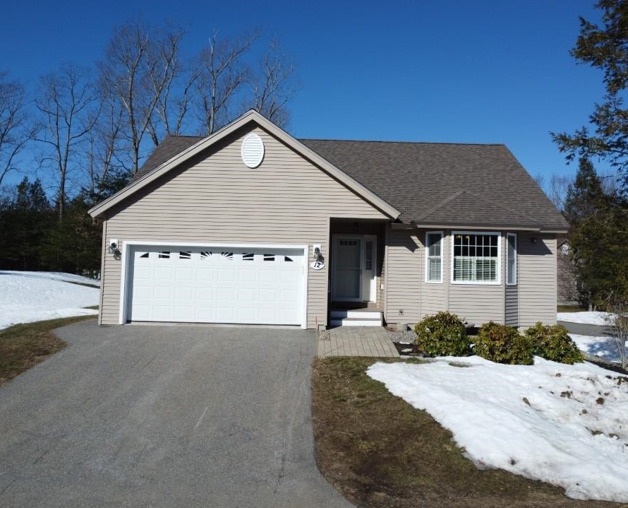 12 Hemlock Dr, Newton, NH 03858