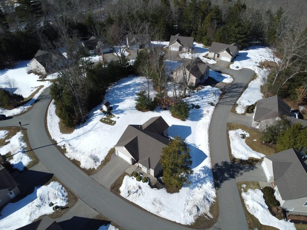 12 Hemlock Dr, Newton, NH 03858