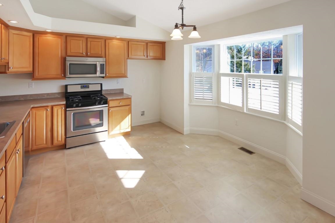 12 Hemlock Dr, Newton, NH 03858