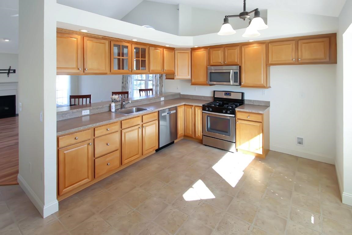 12 Hemlock Dr, Newton, NH 03858