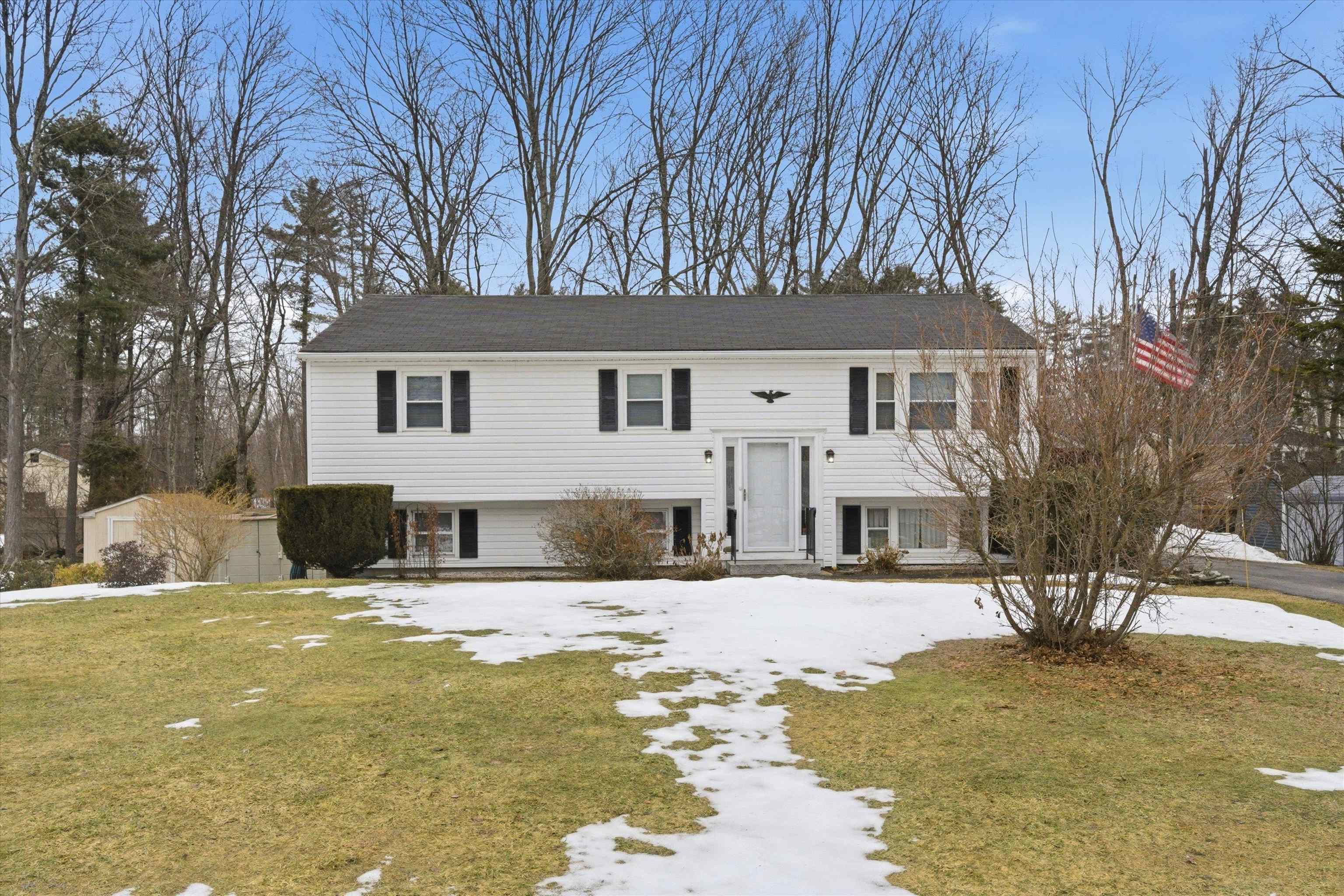 8 Harvest Dr, Hooksett, NH 03106