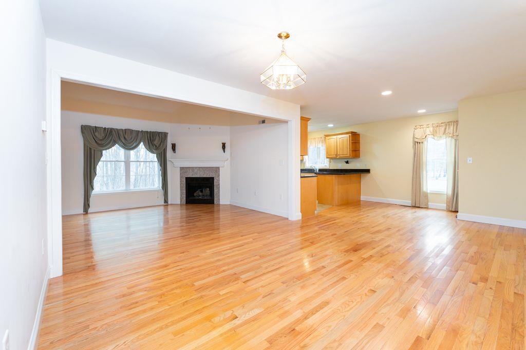 5 Canterbury Ct, Salem, NH 03079