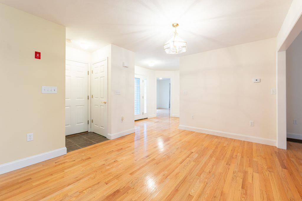 5 Canterbury Ct, Salem, NH 03079