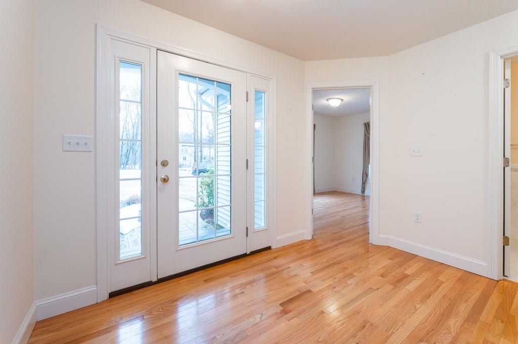 5 Canterbury Ct, Salem, NH 03079