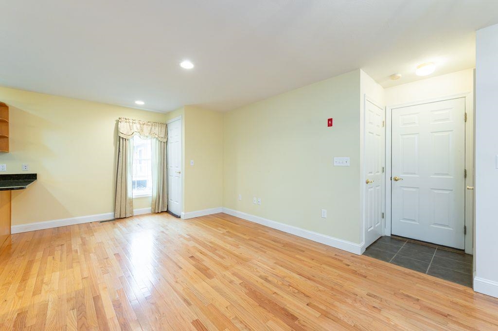 5 Canterbury Ct, Salem, NH 03079