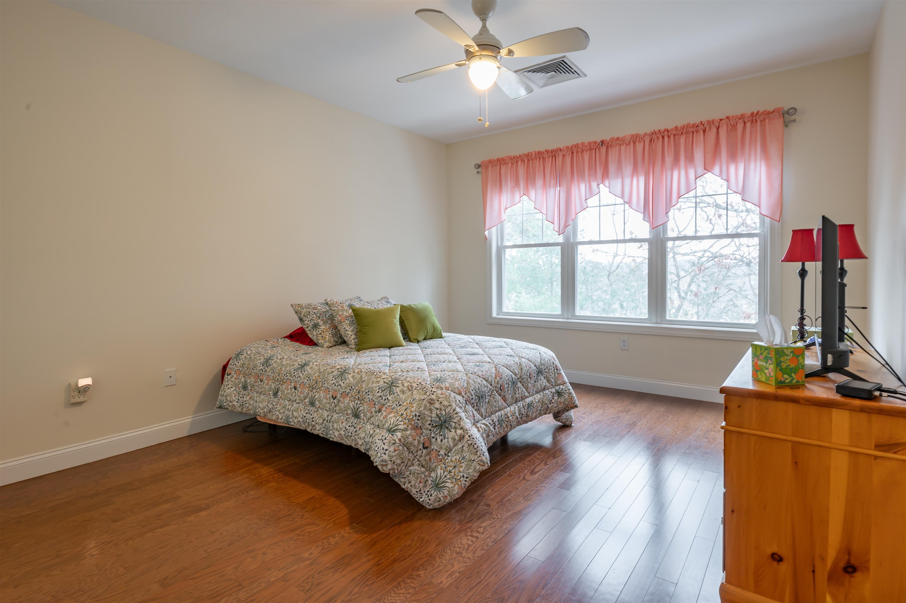 160 Daniel Webster Hw, Nashua, NH 03060