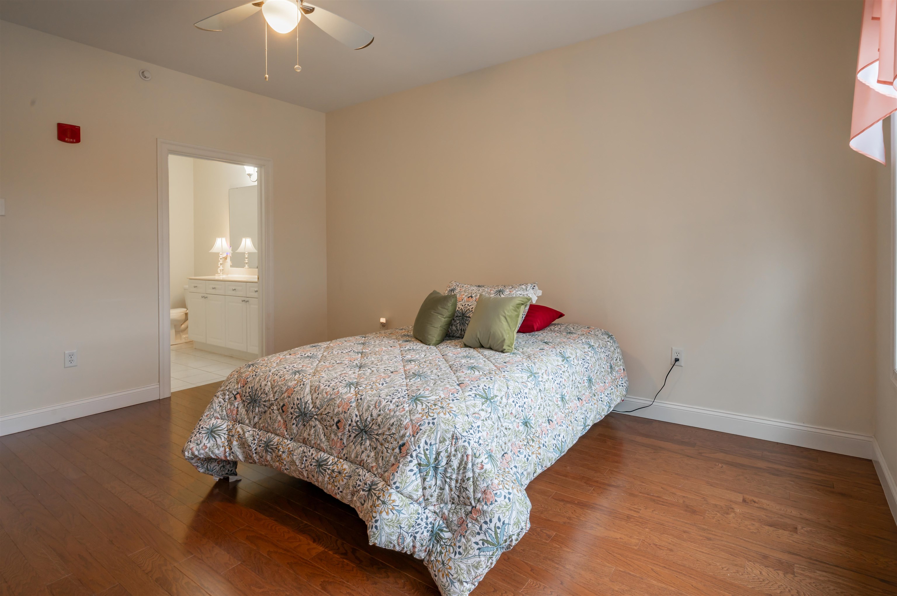 160 Daniel Webster Hw, Nashua, NH 03060