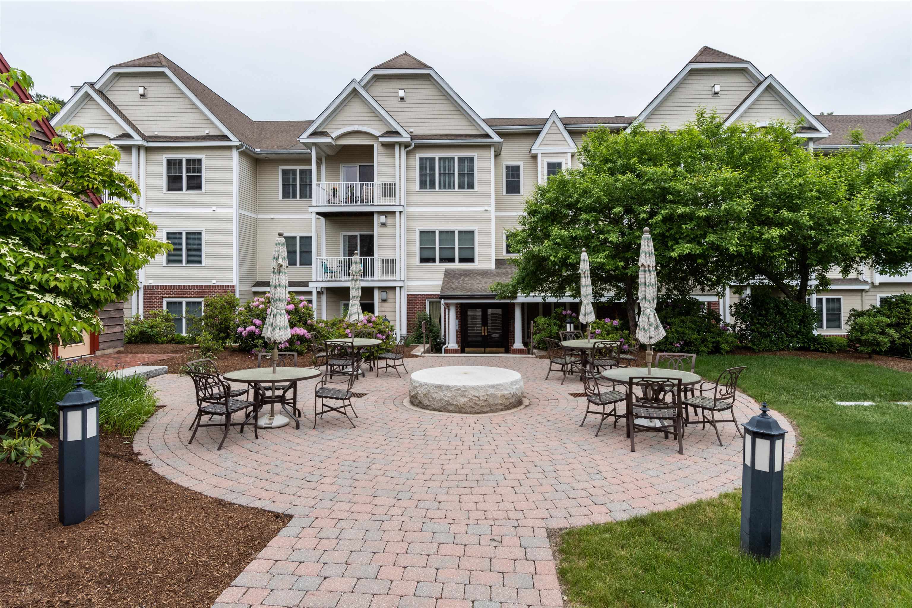 160 Daniel Webster Hw #319, Nashua, NH 03060