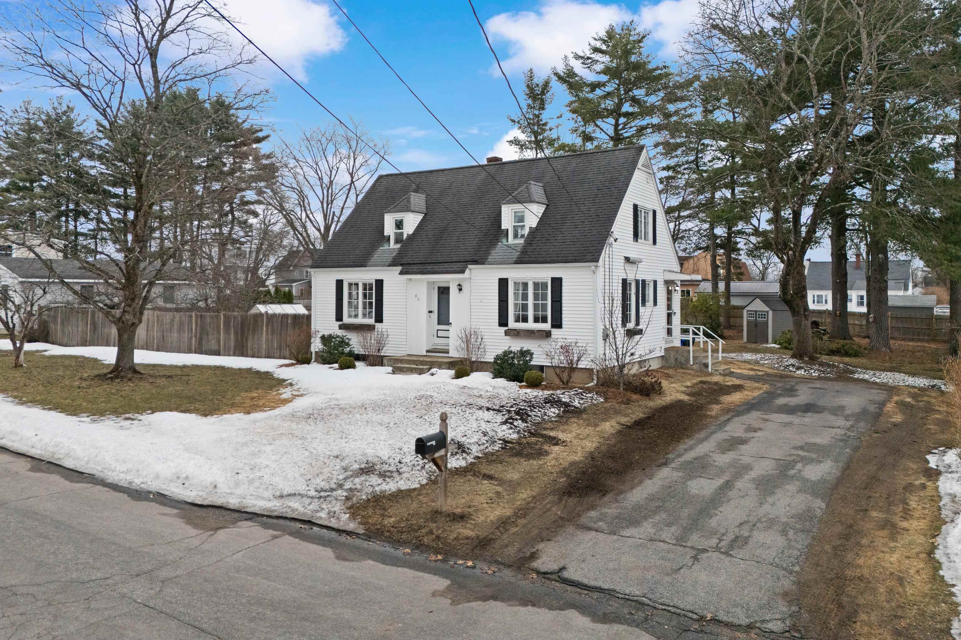 86 Lamprey St, Manchester, NH 03102