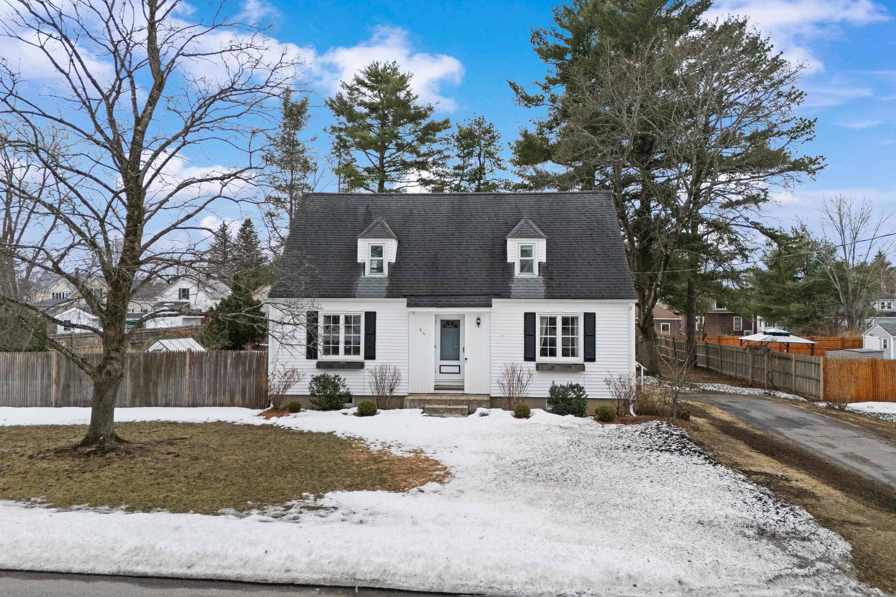 86 Lamprey St, Manchester, NH 03102