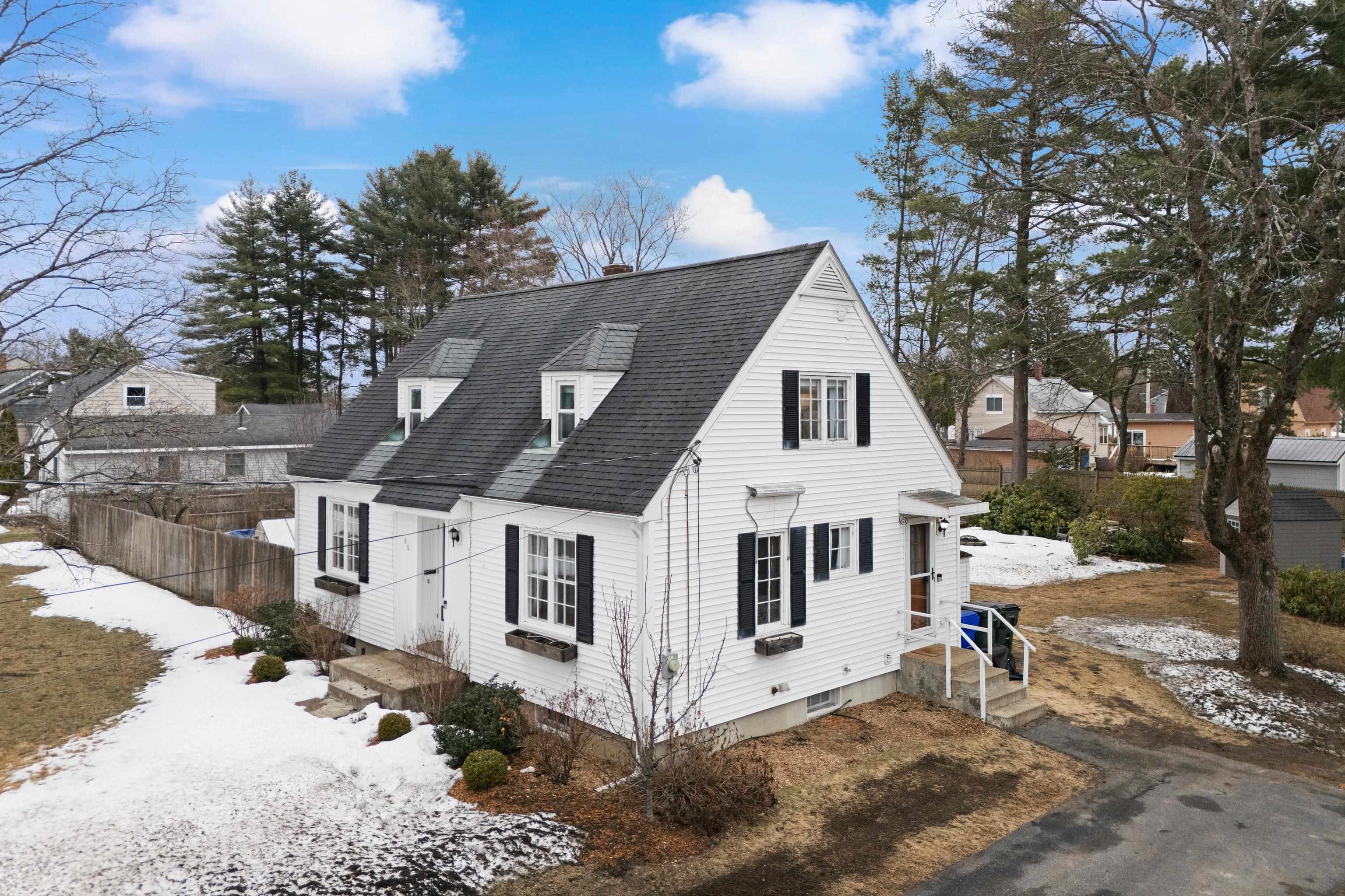 86 Lamprey St, Manchester, NH 03102