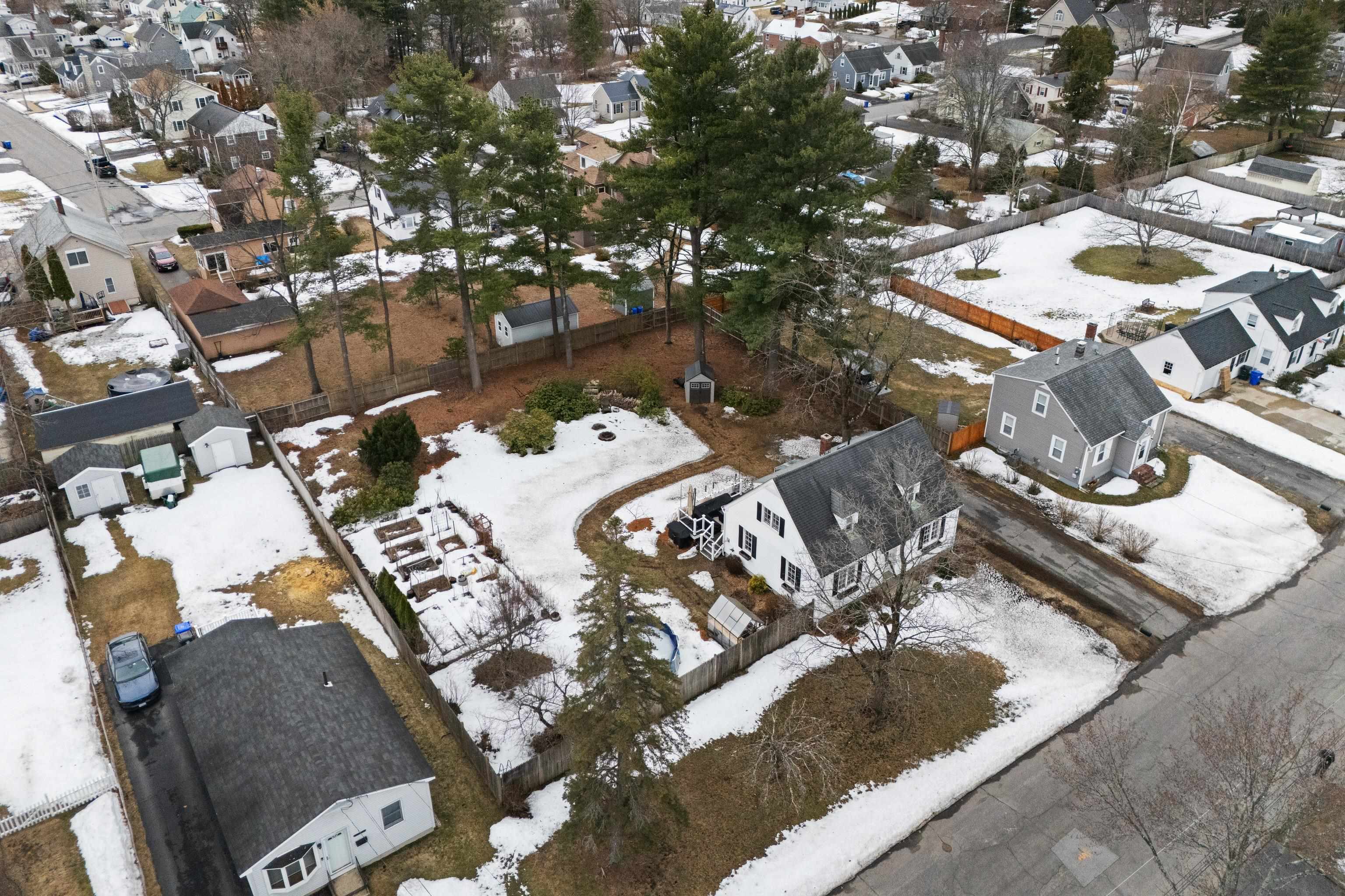 86 Lamprey St, Manchester, NH 03102