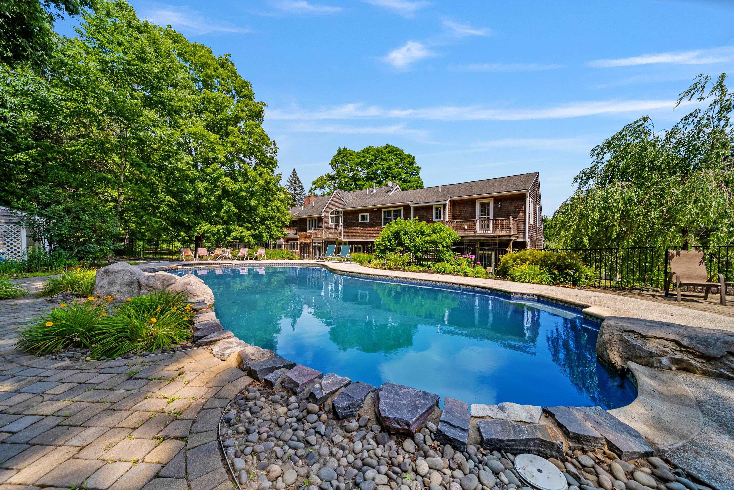 40-40A Pine Hill Rd, Hollis, NH 03049