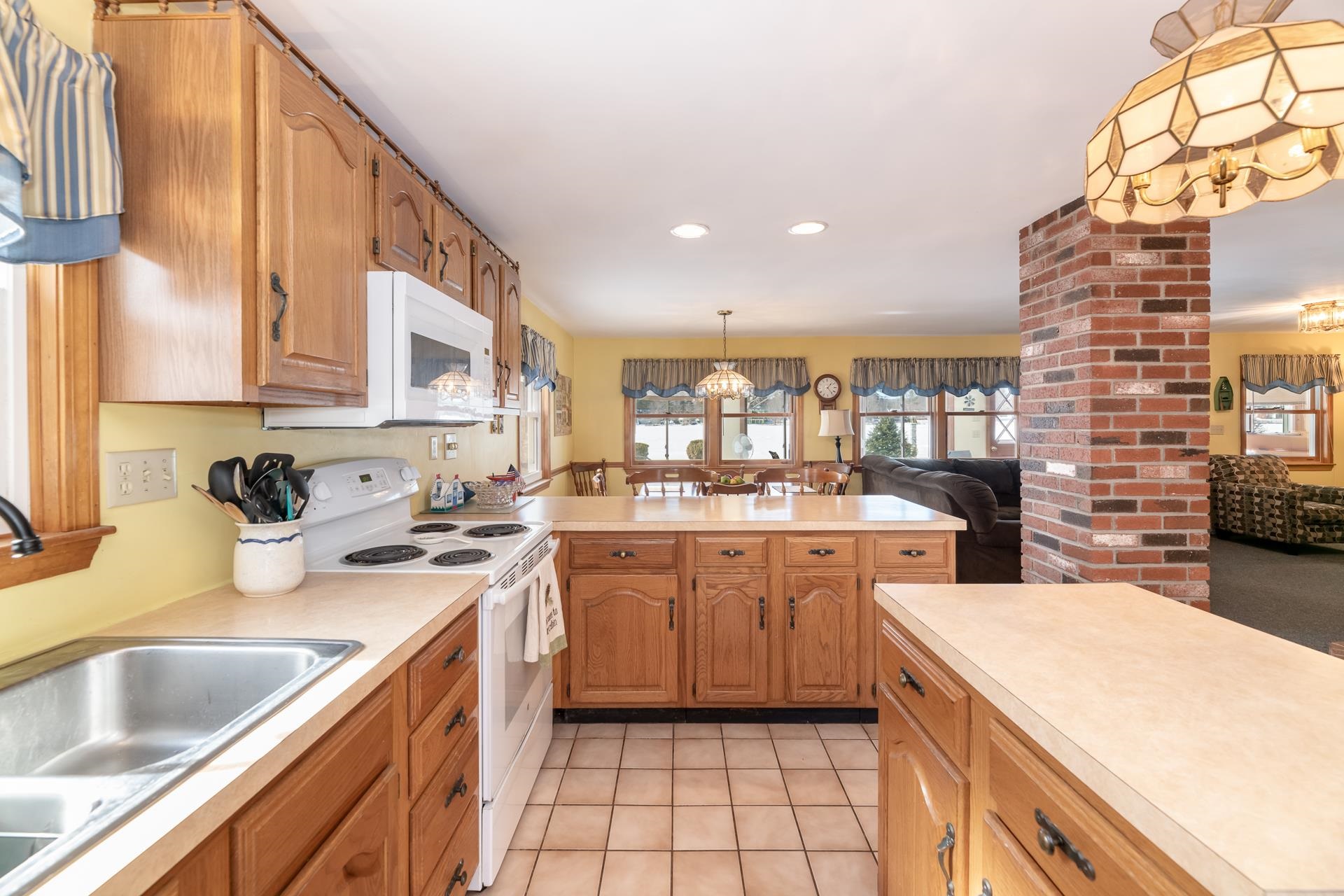 88 Sunset Dr, Belmont, NH 03220