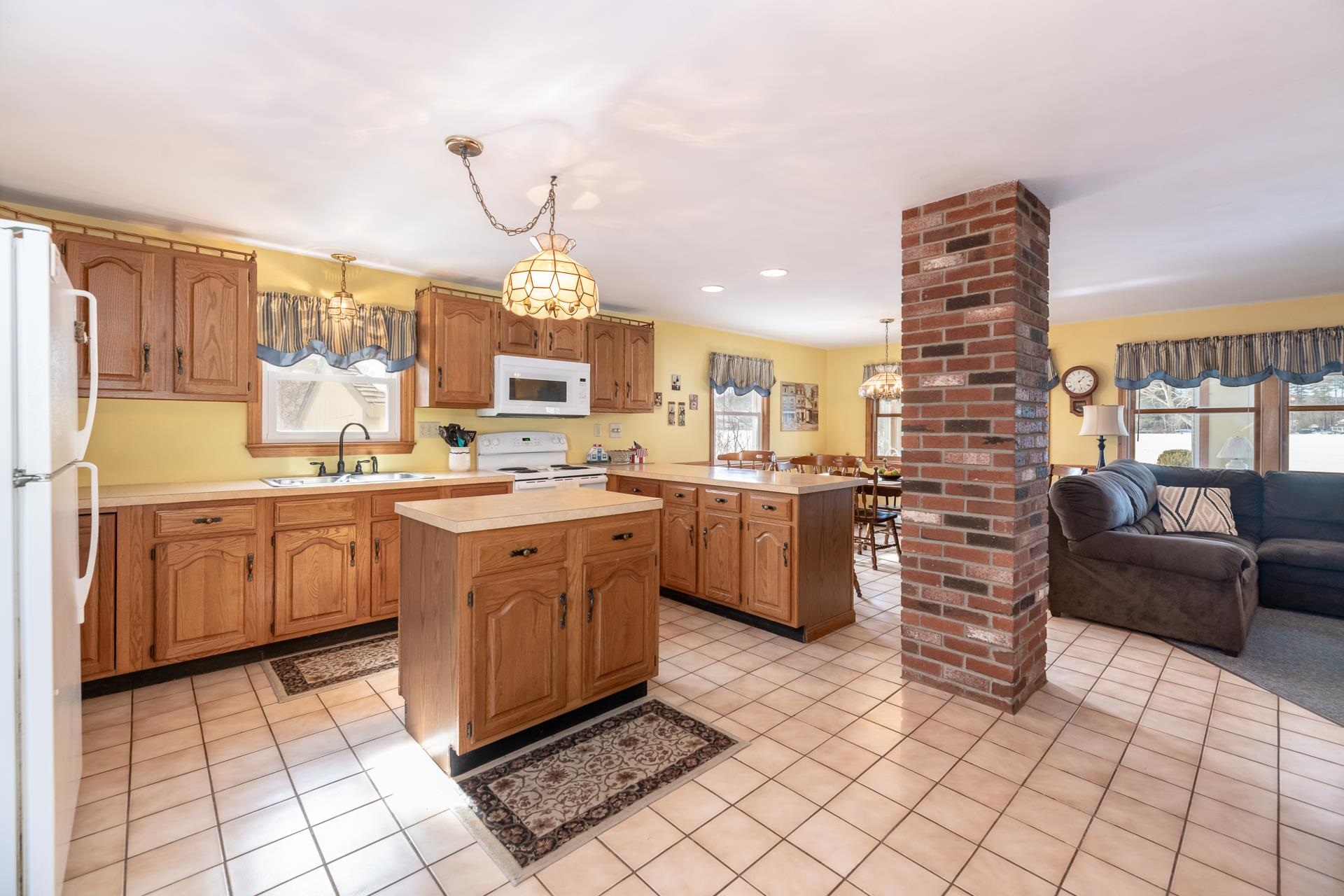 88 Sunset Dr, Belmont, NH 03220