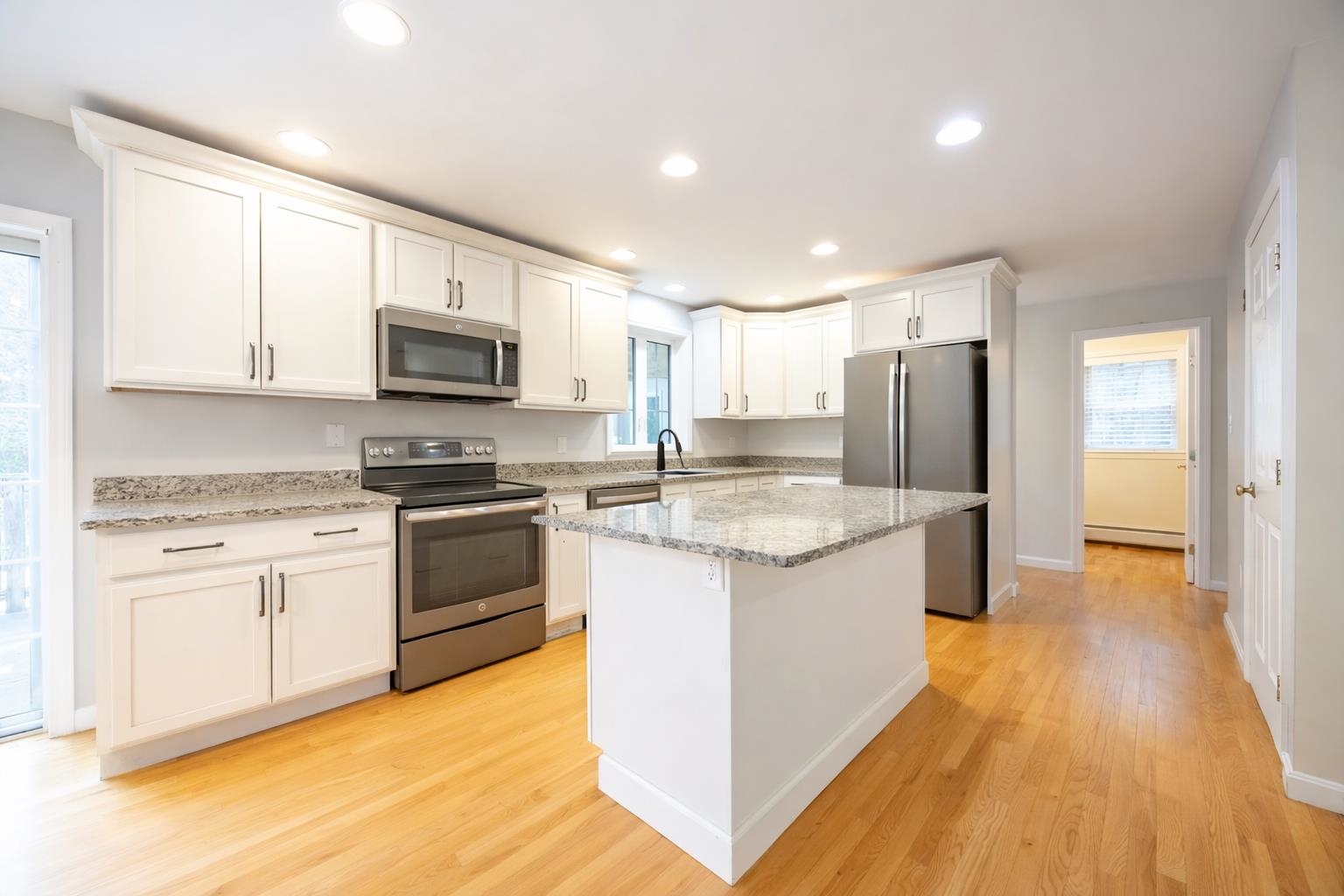 20 Madison Ln, Newmarket, NH 03857