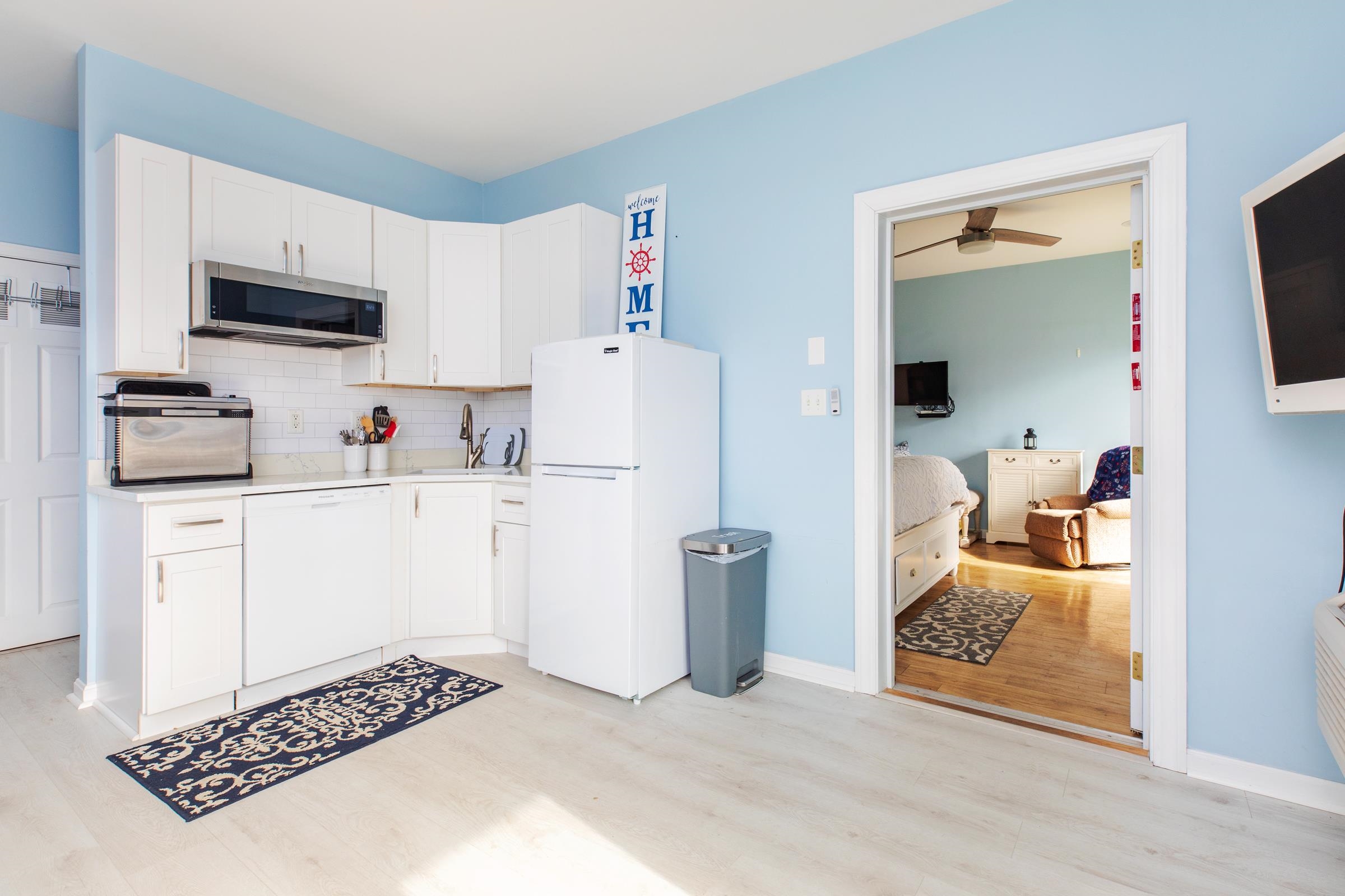 6 Ashworth Ave, Hampton, NH 03842