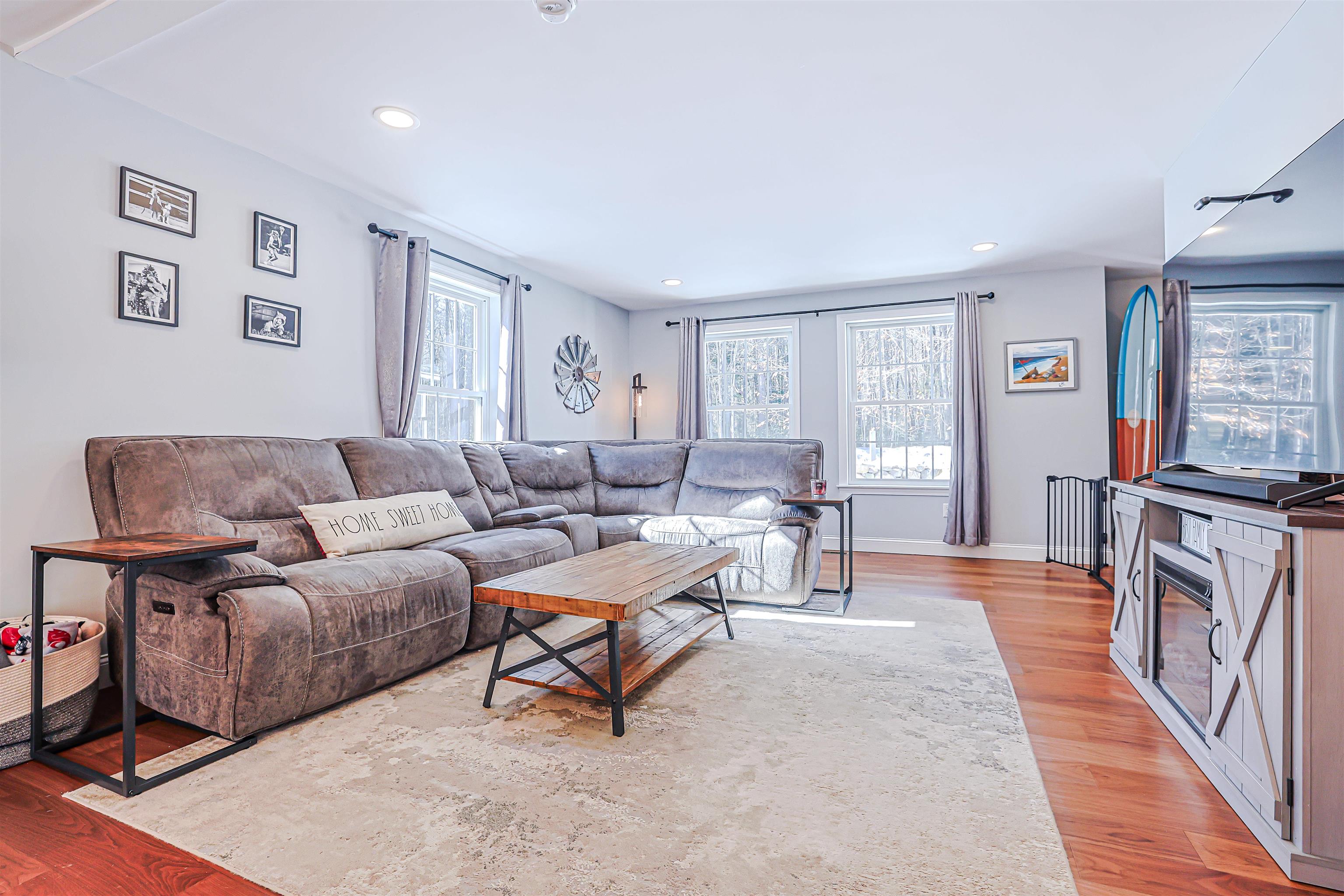 8 Poor Farm Rd, Brookline, NH 03033