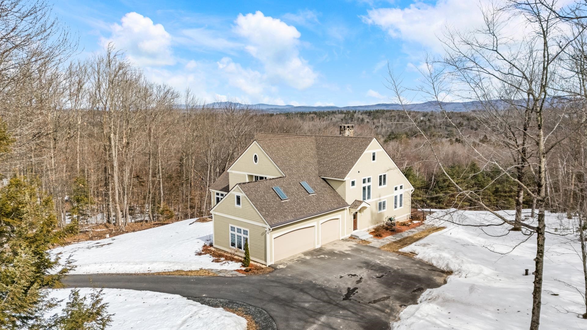 Homes for sale in Grantham, NH | 155 Top Of The World Rd, Grantham, NH 03753 | MLS# 5079621