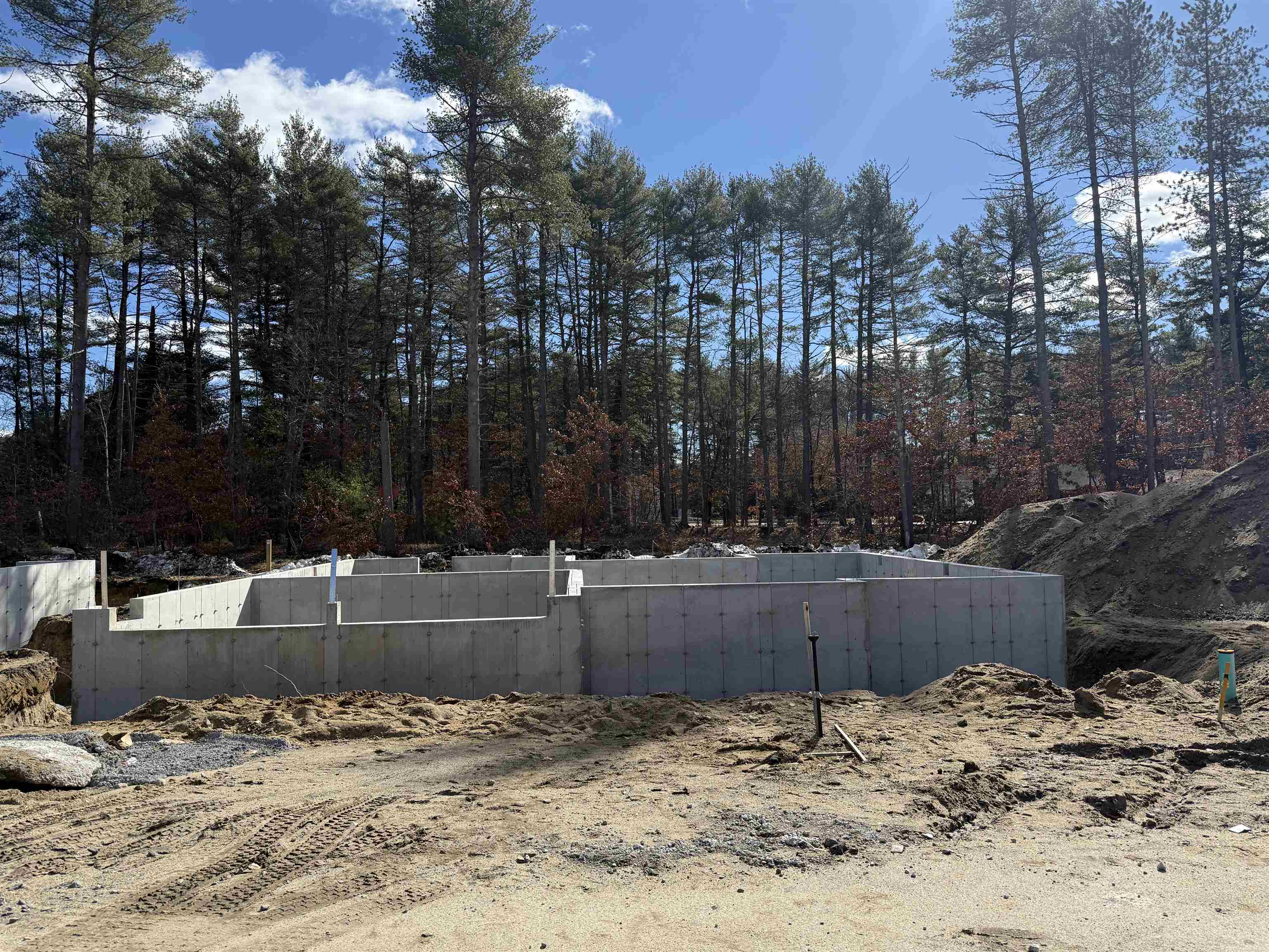 13 Wilderness Dr, Nashua, NH 03062