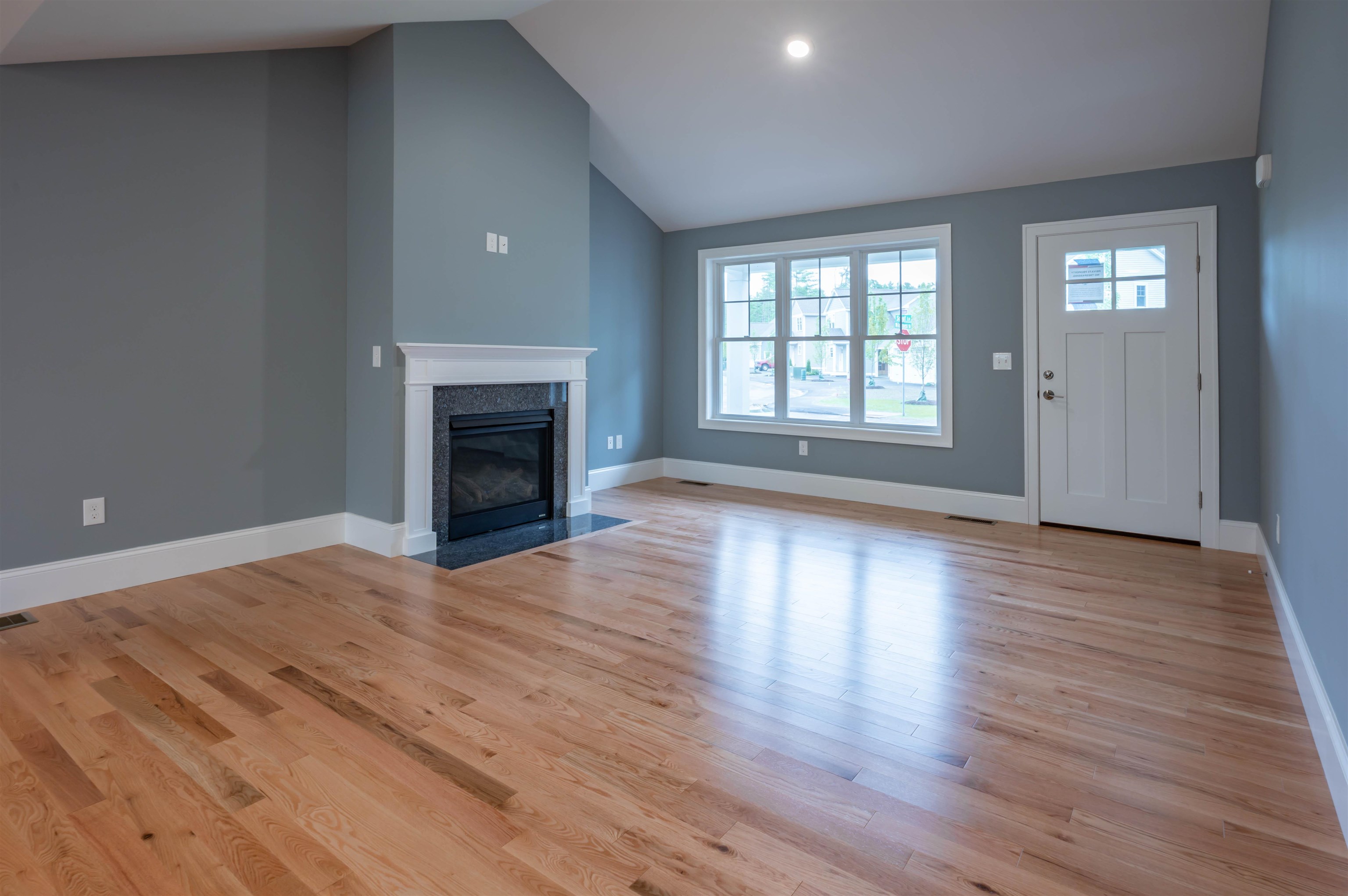 13 Wilderness Dr, Nashua, NH 03062