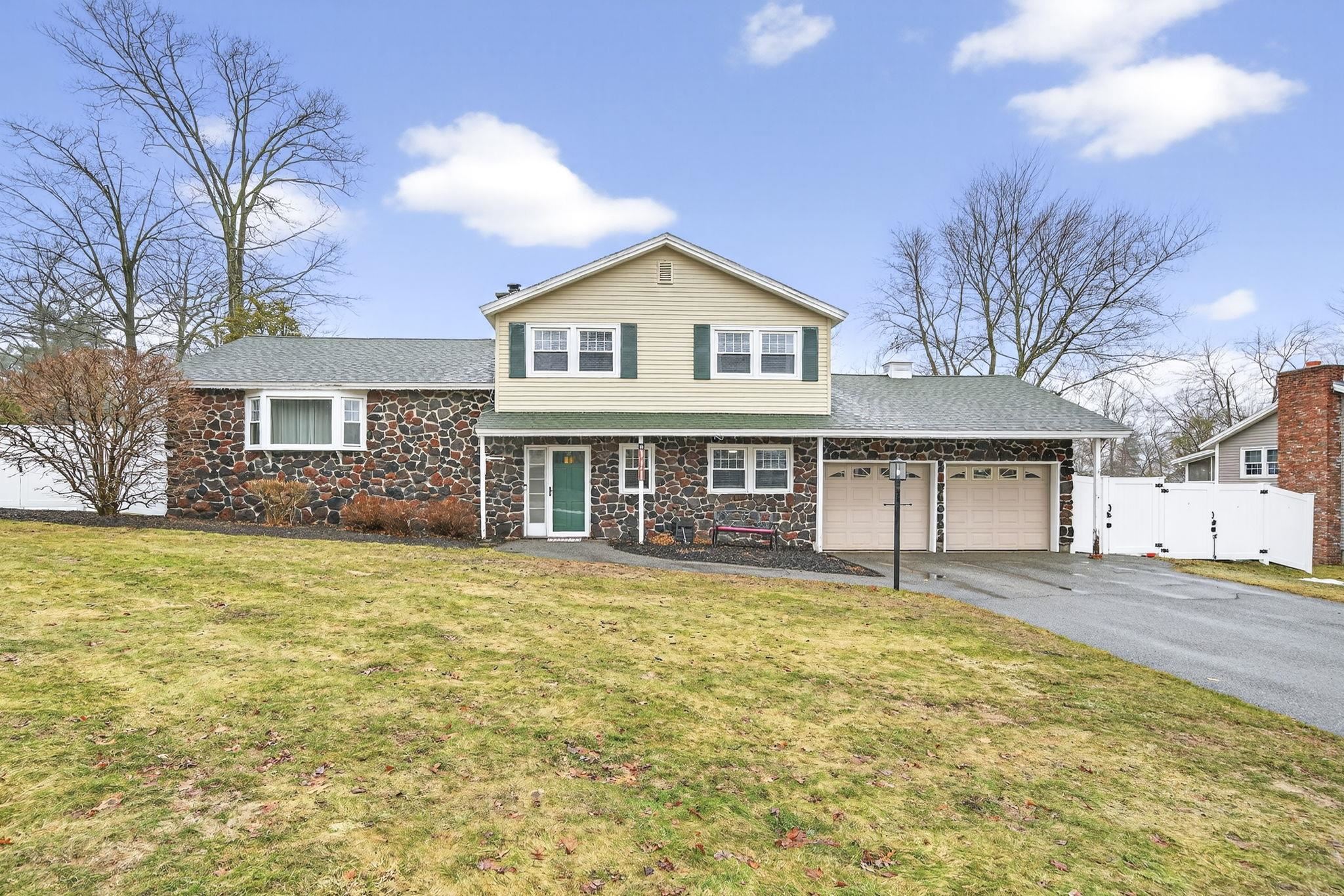 42 Marianna Rd, Salem, NH 03079