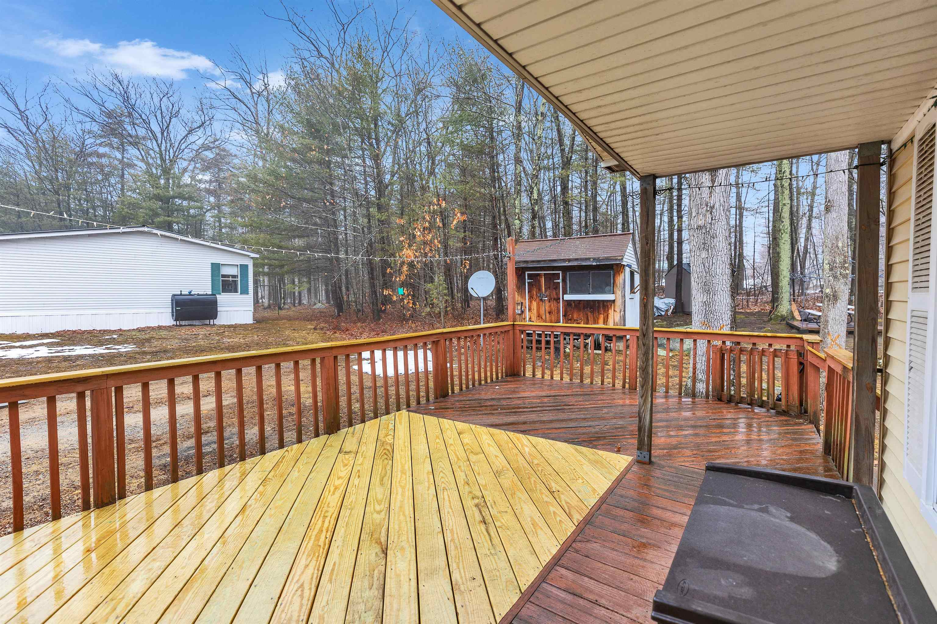 28 Willow Ter, Loudon, NH 03307