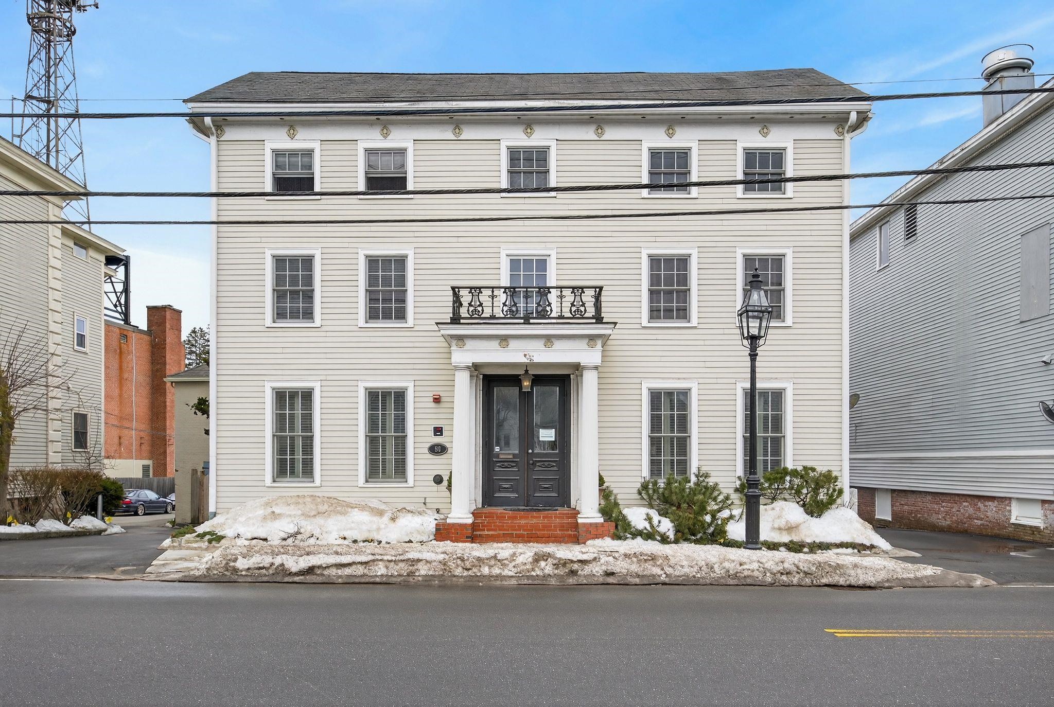 86 Islington St, Portsmouth, NH 03801