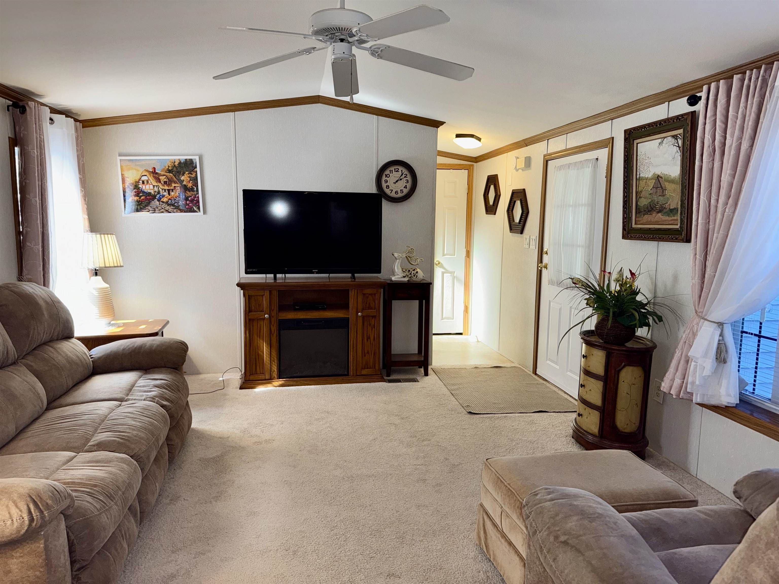 56 Nelson St, Salem, NH 03079