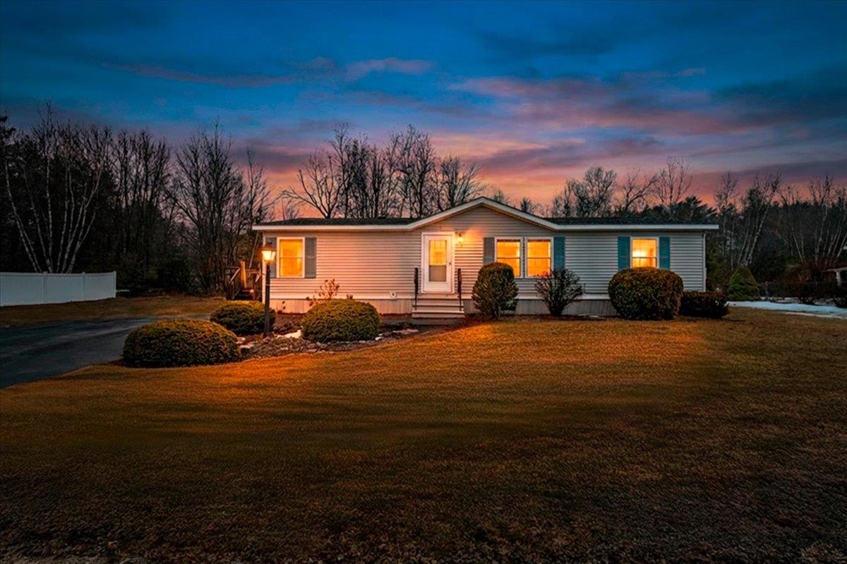 100 Stacey Dr, Hopkinton, NH 03229