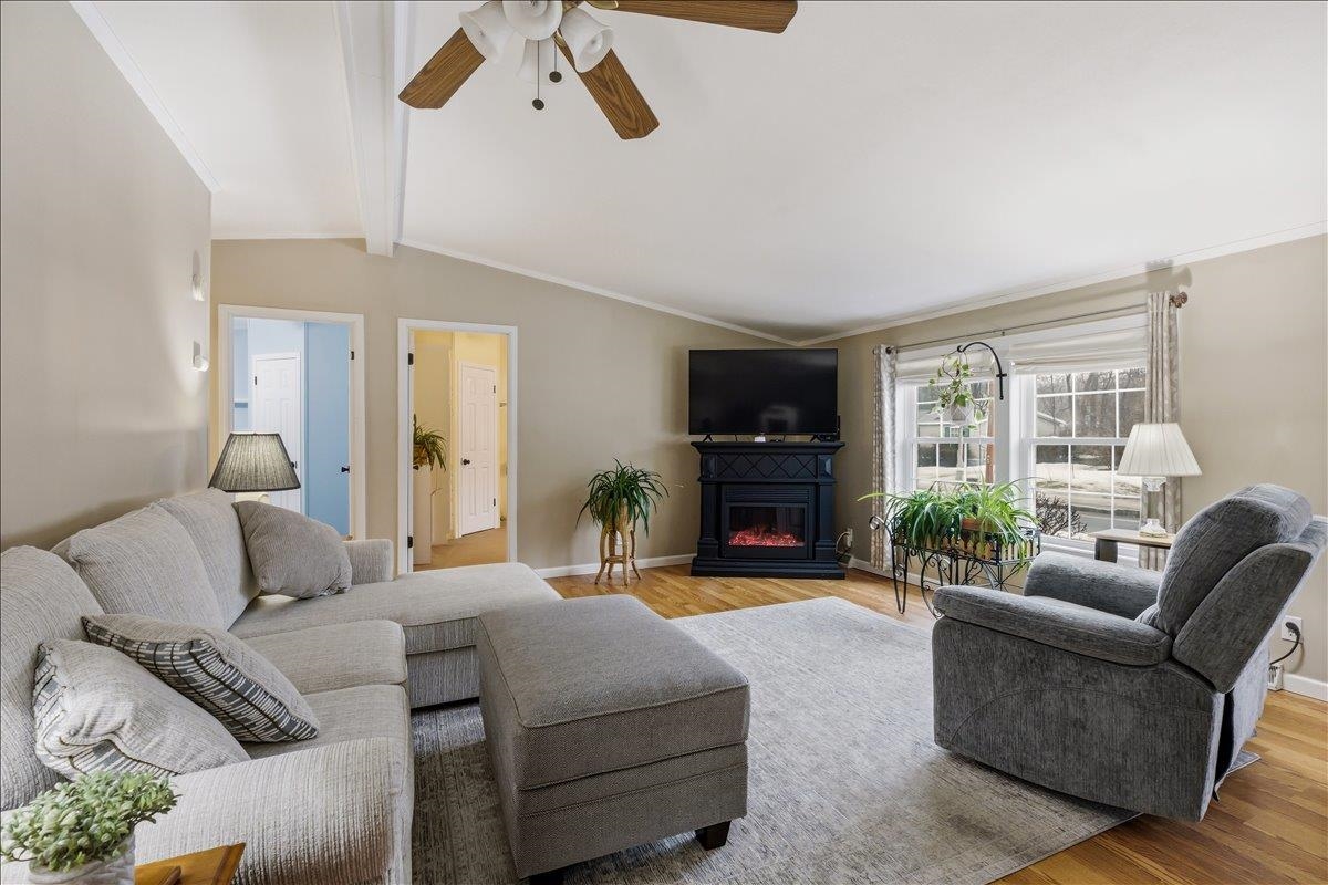 100 Stacey Dr, Hopkinton, NH 03229