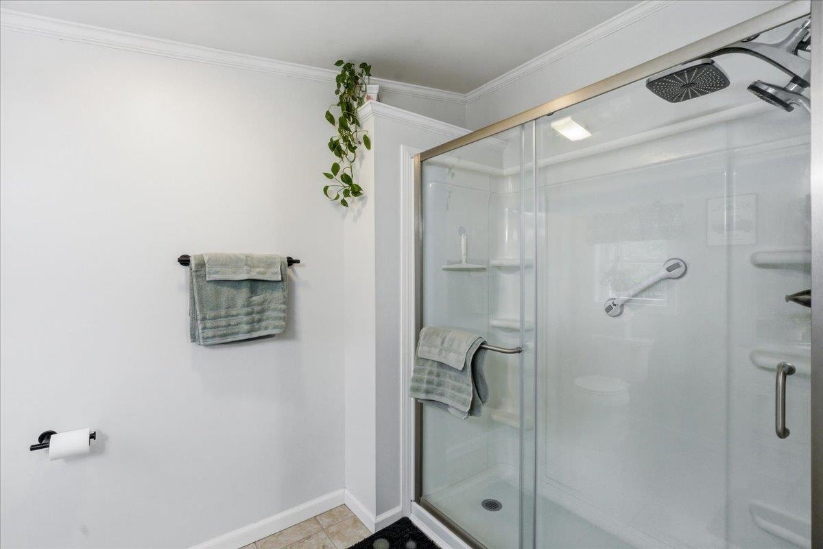 100 Stacey Dr, Hopkinton, NH 03229