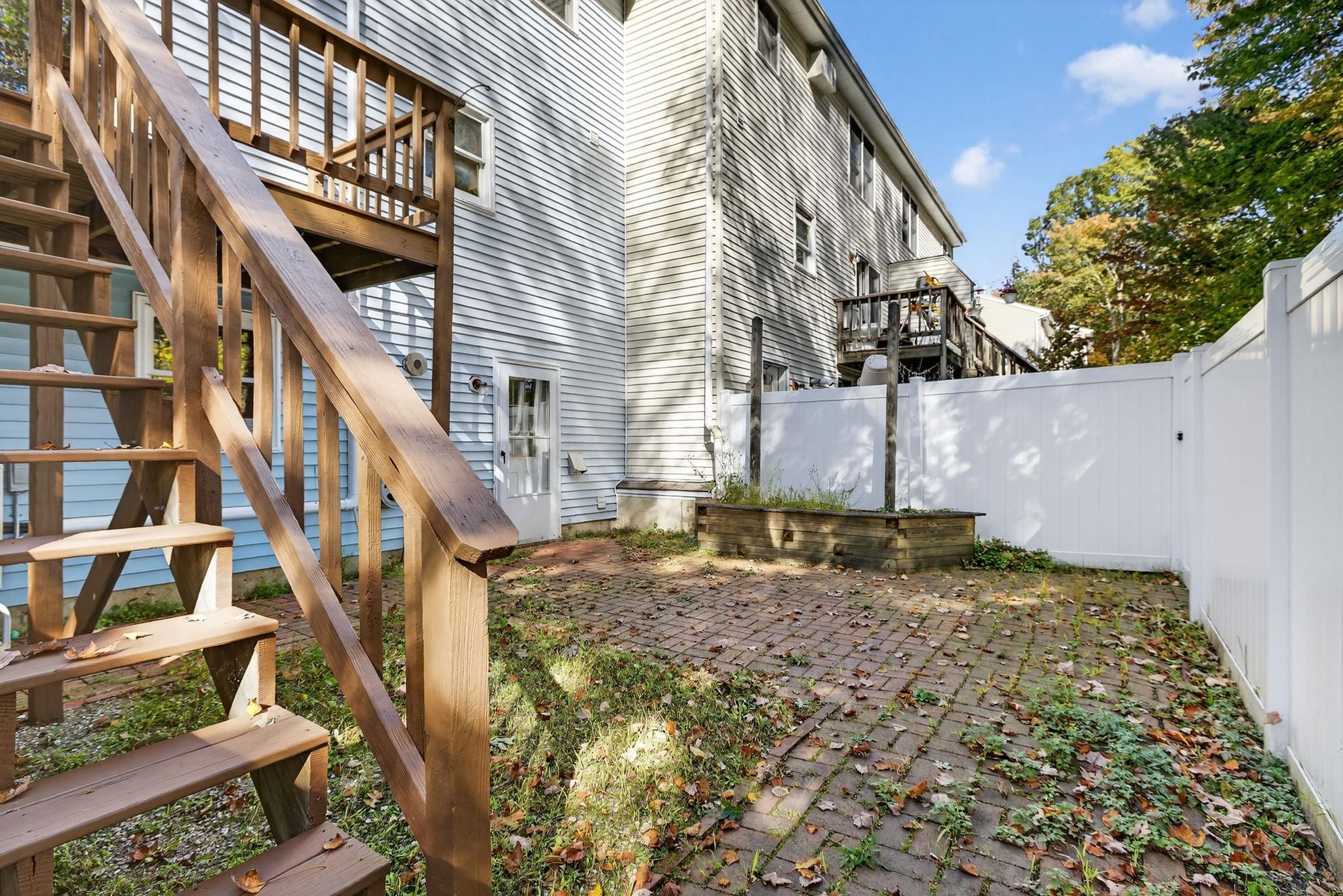 620 Hackett Hill Rd, Manchester, NH 03102