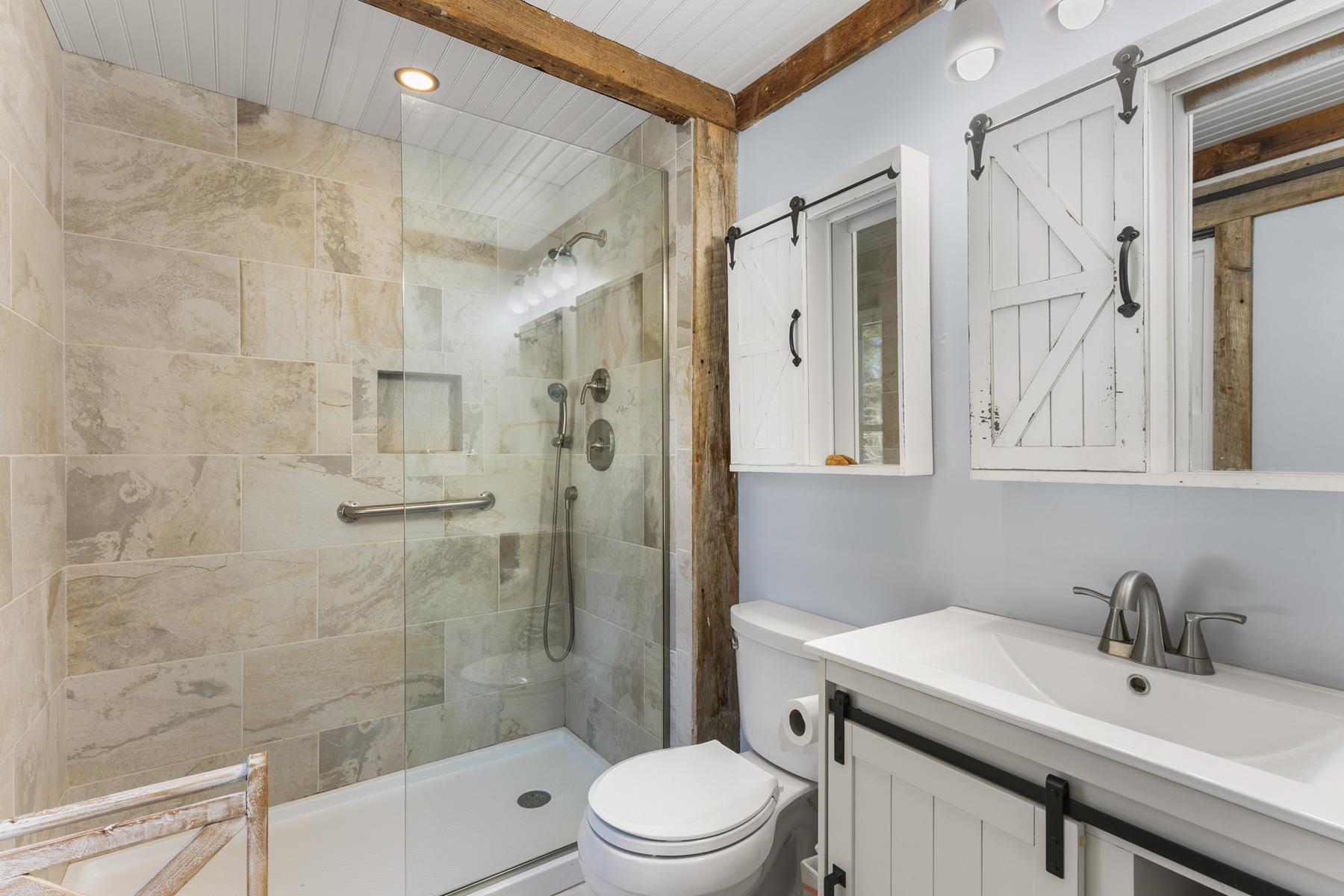 5 Glengarry Dr, Stratham, NH 03885