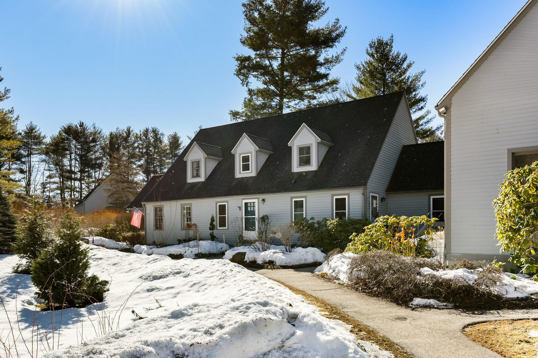 5 Glengarry Dr, Stratham, NH 03885