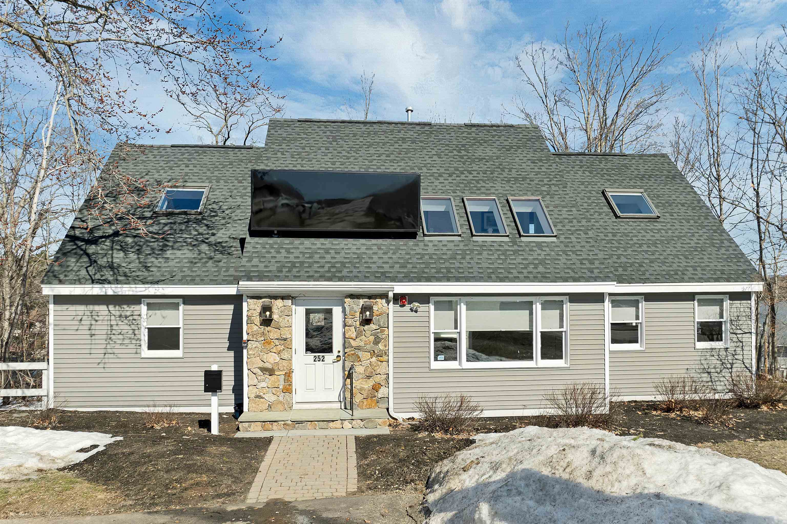 252 Daniel Webster Hw, Meredith, NH 03253