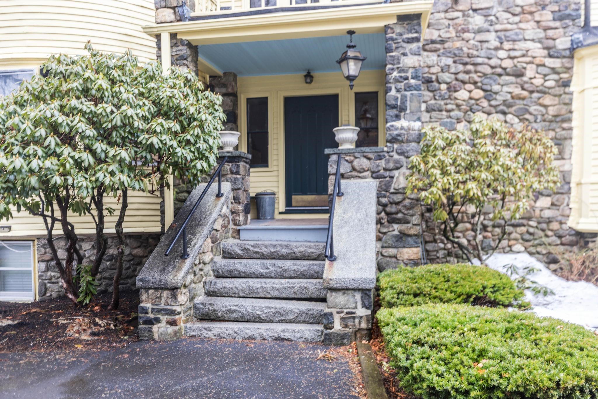 889 South St, Portsmouth, NH 03801