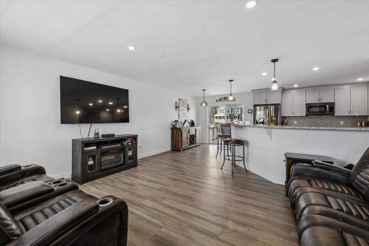 2 Sonoma Ln, Concord, NH 03303