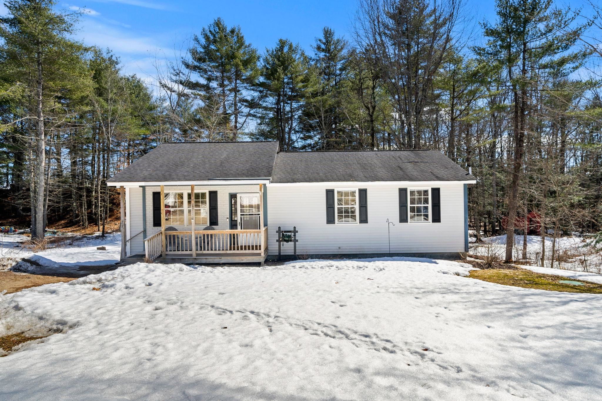 27 Barnes Ave, Alton, NH 03809
