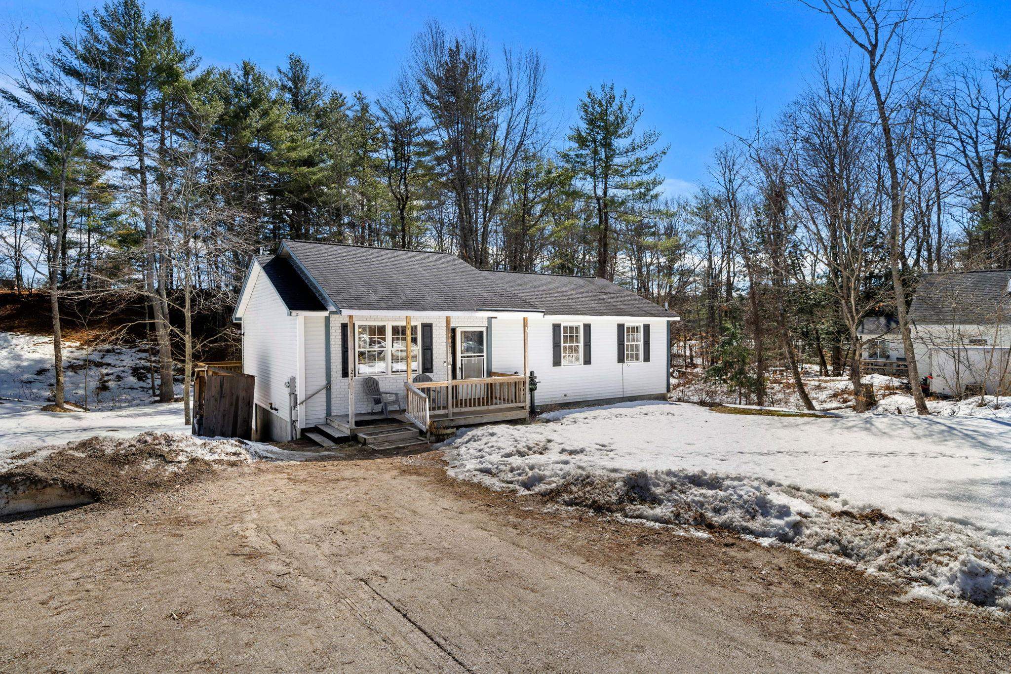 27 Barnes Ave, Alton, NH 03809