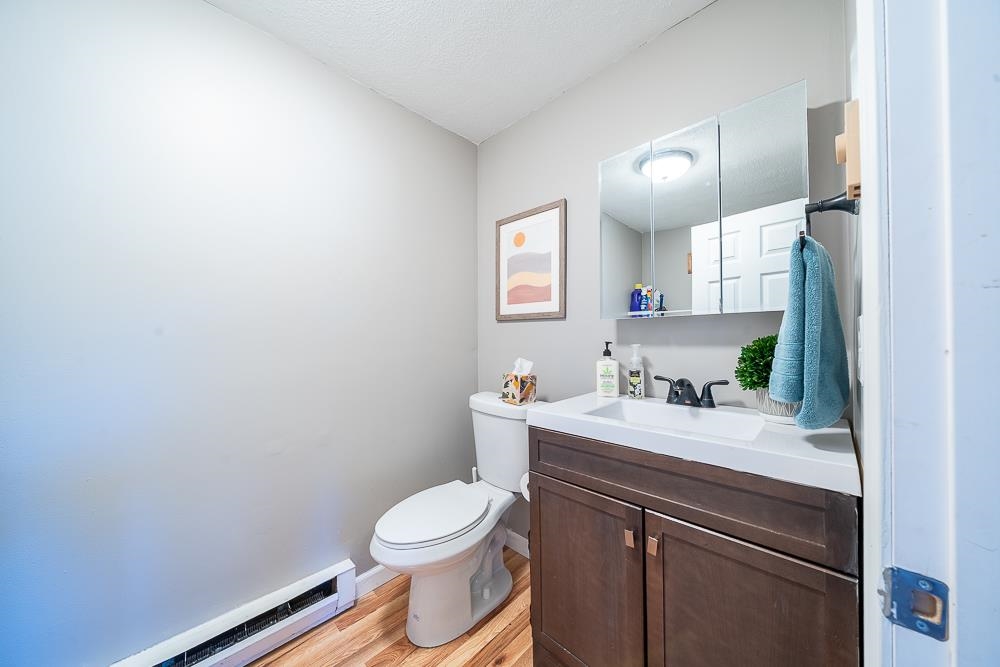 4 Stonegate Ln, Derry, NH 03038